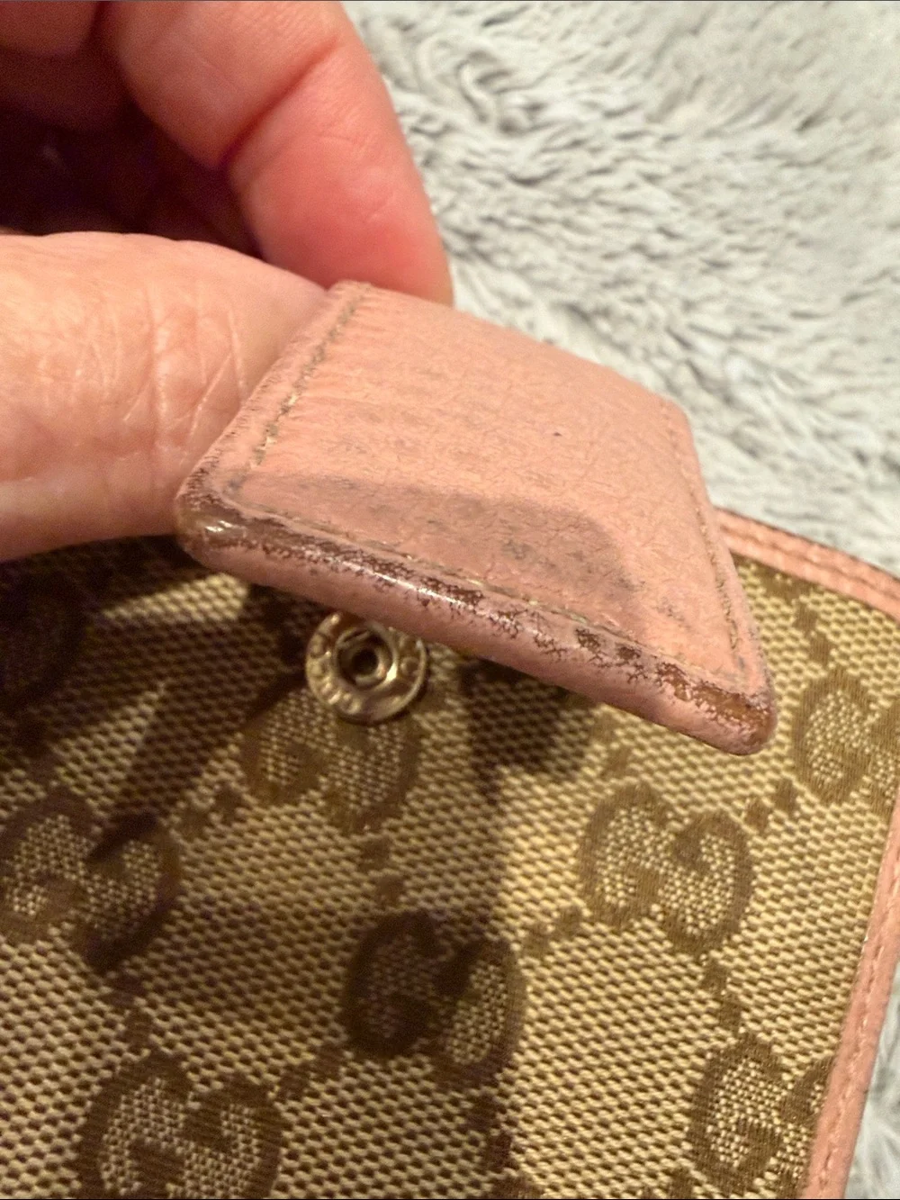 Gucci compact wallet
